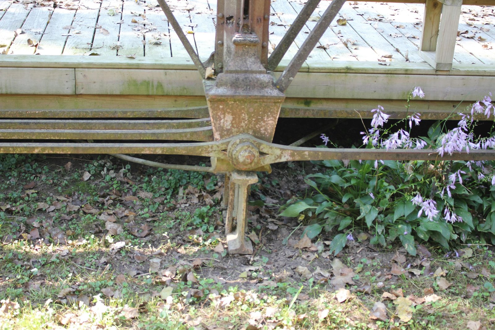 Lower connection